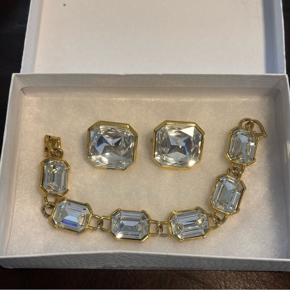 TRIFARI
EMERALD & CUSHION CUT bracelet and clip on earring set Rare - Picture 12 of 12